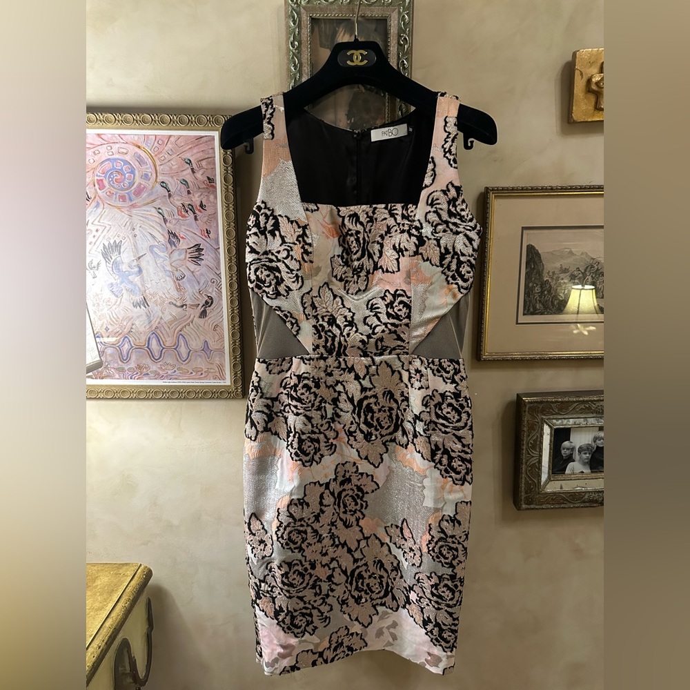 PatBO Black and White Sheath Mini Dress Sleeveless Scoop Neck